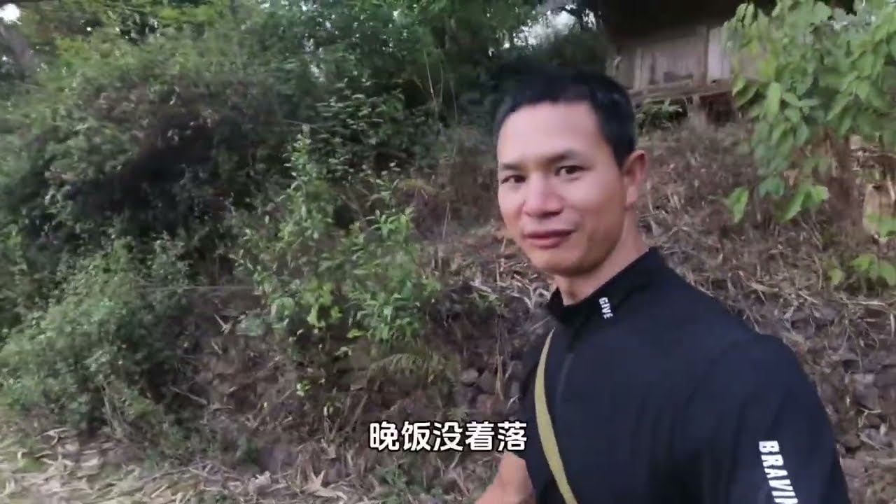 环游中国，云南边境误入无人村，一个人在荒凉的村里露营