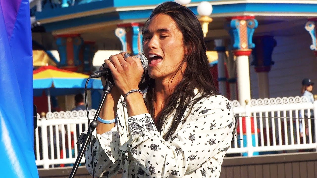 Живое выступление группы Booboo Stewart's That Band Honey на фестивале Disney Channel Fan Fest в ...