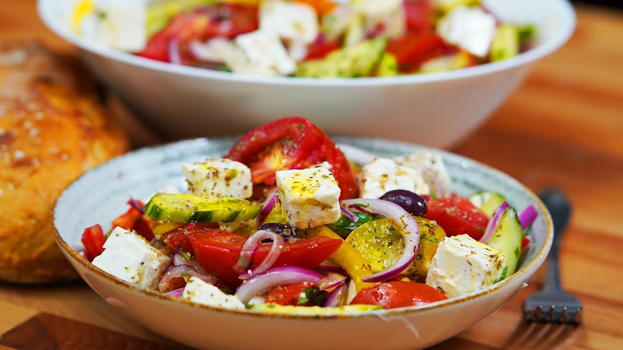🥗 Греческий салат, салат из помидоров с огурцами, луком и сыром фета | Шеф Пауль Константин