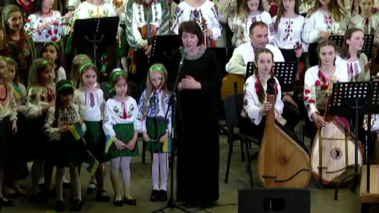 ЛМШ №8 Співать діти та викладачі Тараса Петриненка.🇺🇦Молимось,надіємось, віримоПЕРЕМОЖЕМО💙💛
