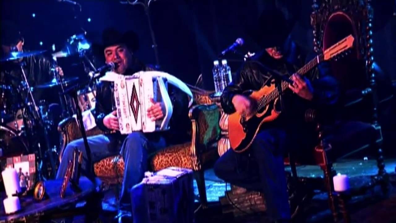Perdedor/Ay&uacute;dame Medley &Iacute;ntimamente En Vivo
