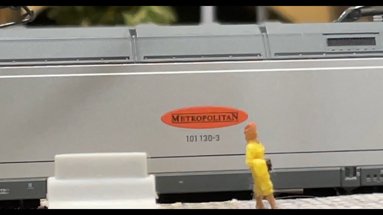 Ab heute hält der Metropolitan auch in Osterburken - Der silberne Edelzug von Minitrix in Spur N