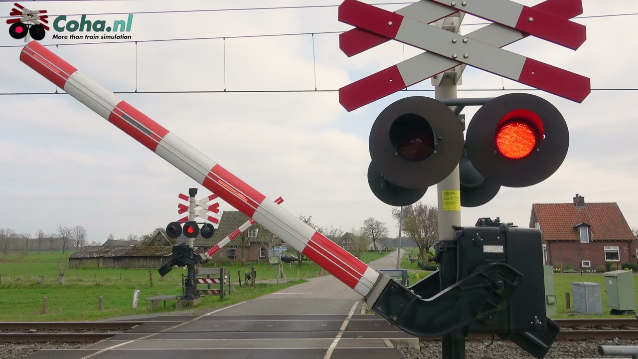 Spoorwegovergang Teuge 😍4K😍 // Dutch railroad crossing
