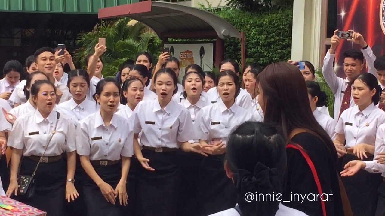 (วันซ้อมรับปริญญาคิมเบอร์ลี่) บูมครั้งแรก พี่บัณฑิตคนสวยก็จะเขินๆหน่อย