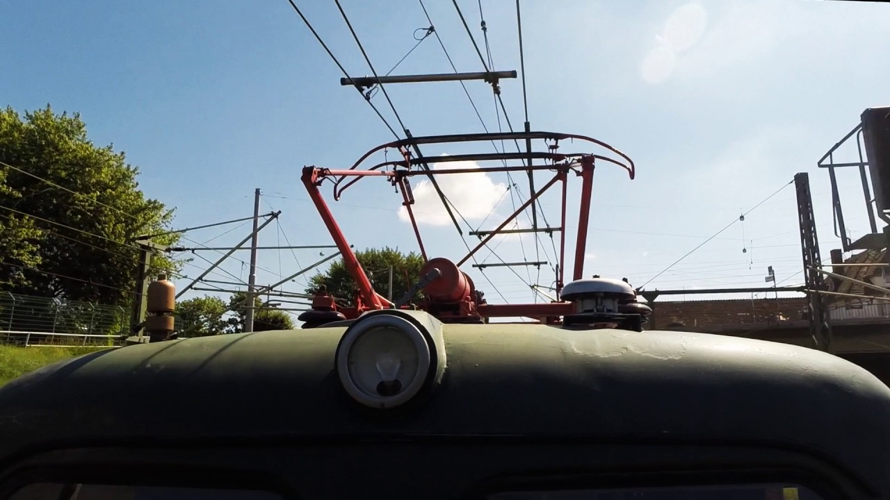 Bügelbild - Ein Stromabnehmer voll in Fahrt
