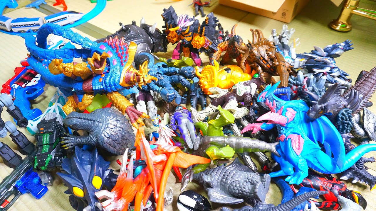 夏を越えたケースの怪獣ソフビ達を一挙公開 ultraman kaiju SOFUBI toys collection/mainan jepang