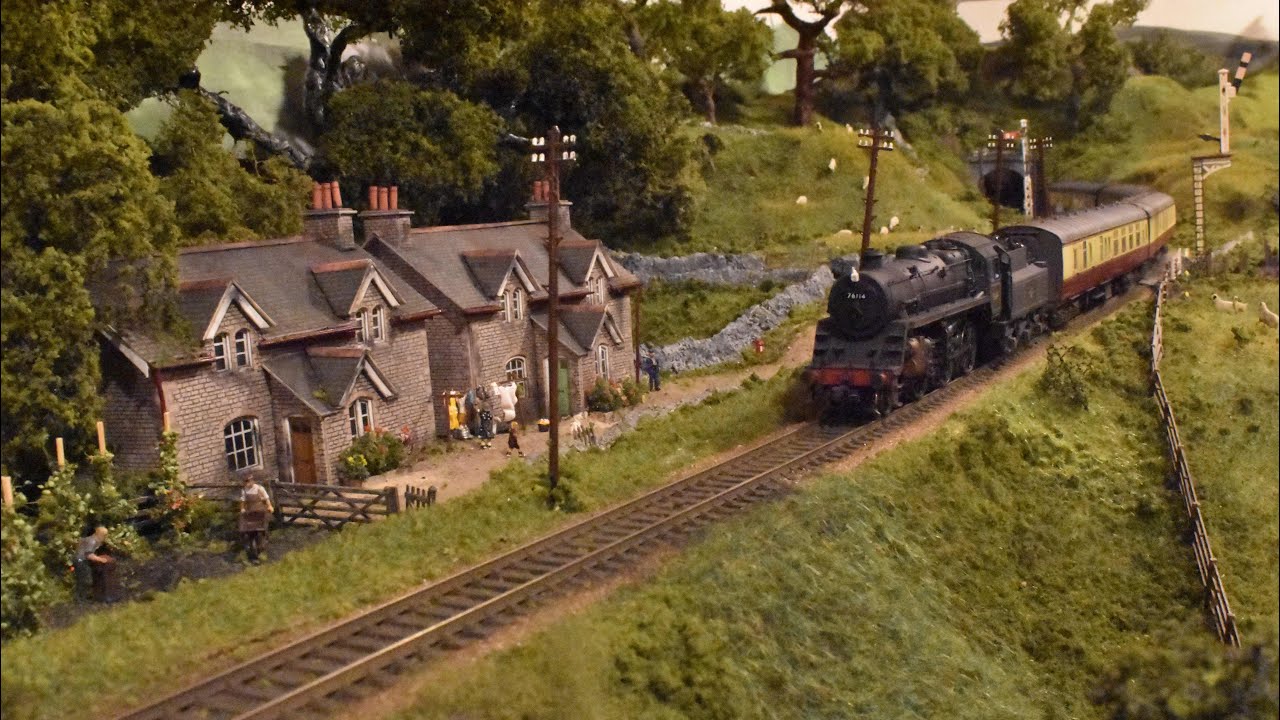 Parcels Trains, Coaches and New Arrivals - Yorkshire Dales model Railway