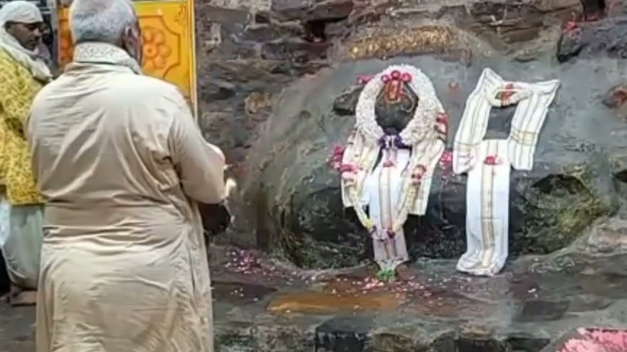 29-5-25 | શ્રી ગિરિરાજ દર્શન | श्री गिरिराज जी मुखारविंद जतीपुरा गोवर्धन नाथ के मंगला आरती के दर्शन