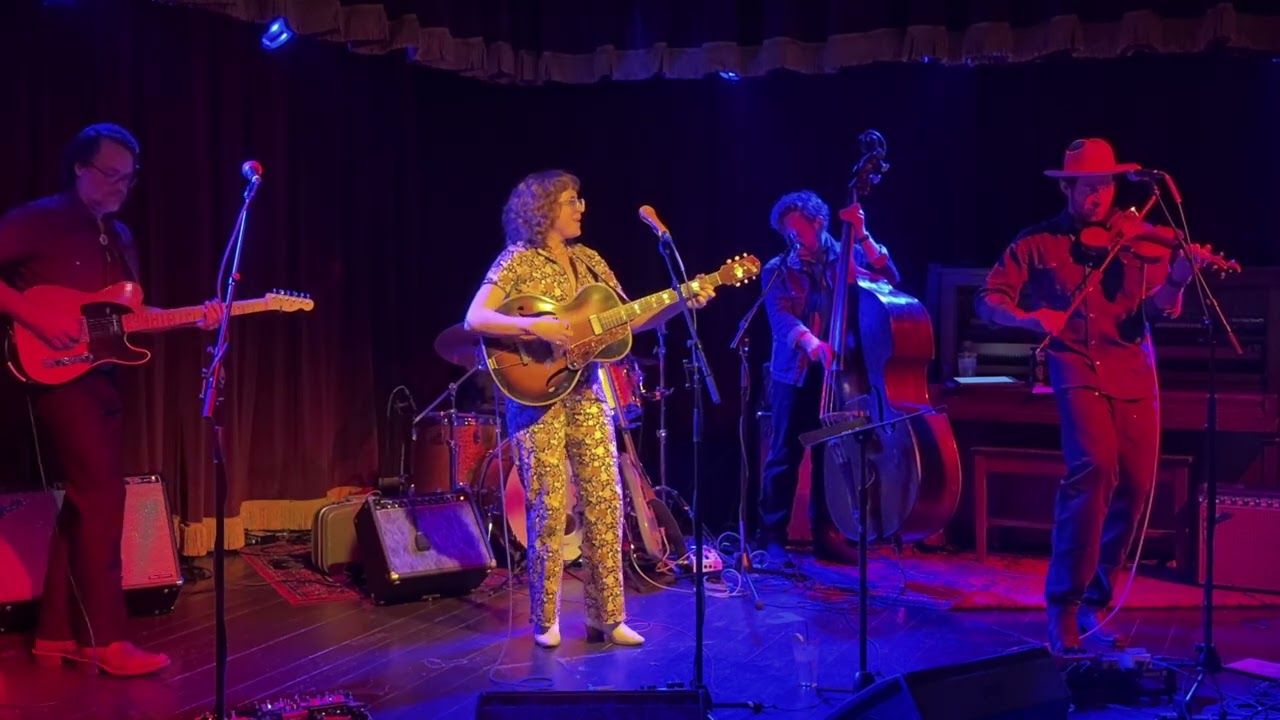 Miss Tess sings 