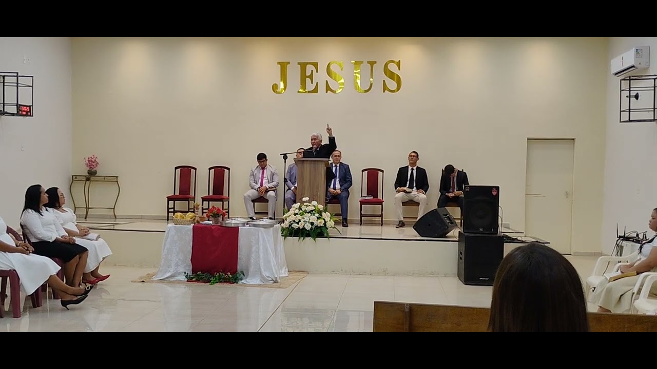 Culto de Ceia,o pastor Portela ministrando a palavra de Deus congregação Siloé 