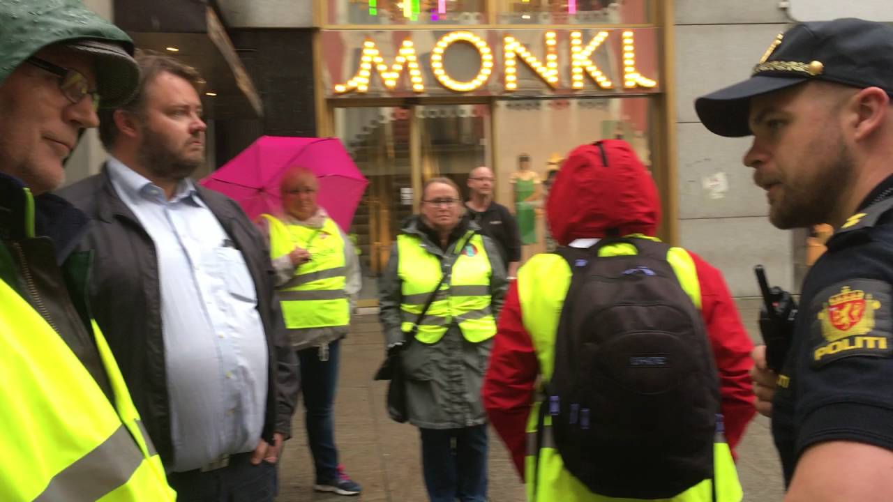 Her griper politiet inn mot streikevakter på Karl Johan