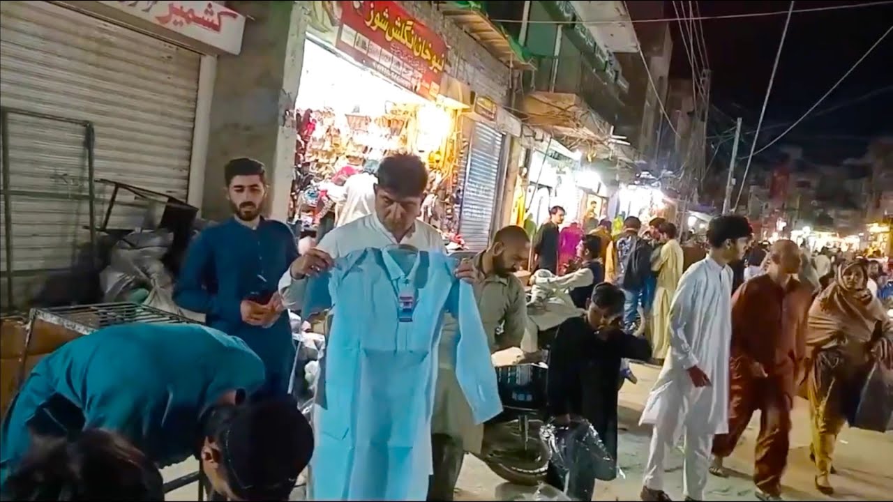 Chand Raat Shopping In Jehlum Pakistan || Walking Tour Of Busy Bazaars Of Jhelum City