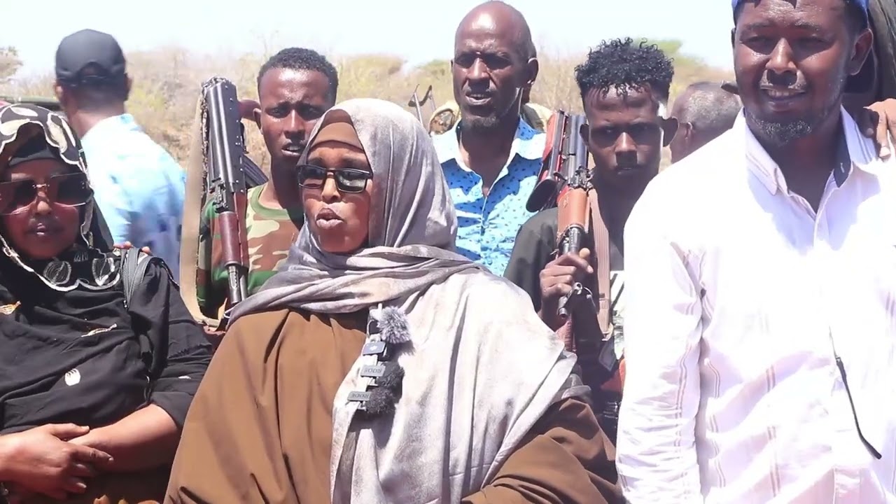 Dhalinyarada iyo Haweenka ku nool degmada Jalalaqsi oo Raashin iyo Biyo gaarsiiyay Ciidamada...