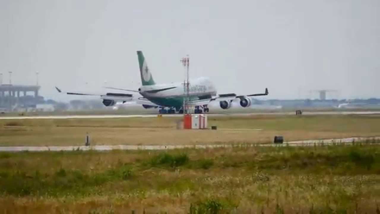 EVA Air Cargo 747-45E(F)(SCD) (BR698) landing at DFW International Airport (B-16482)