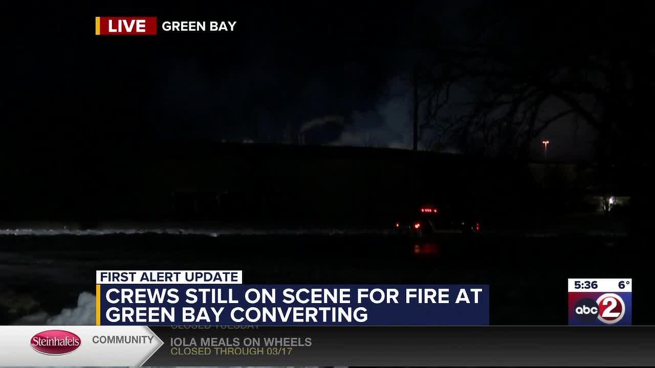 Пожар на предприятии Green Bay Converting продолжается второй день.