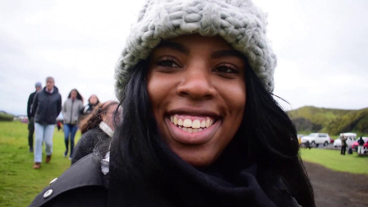 EATING AT THE ICELAND BLACK BEACH | JASMINEROSSETTE