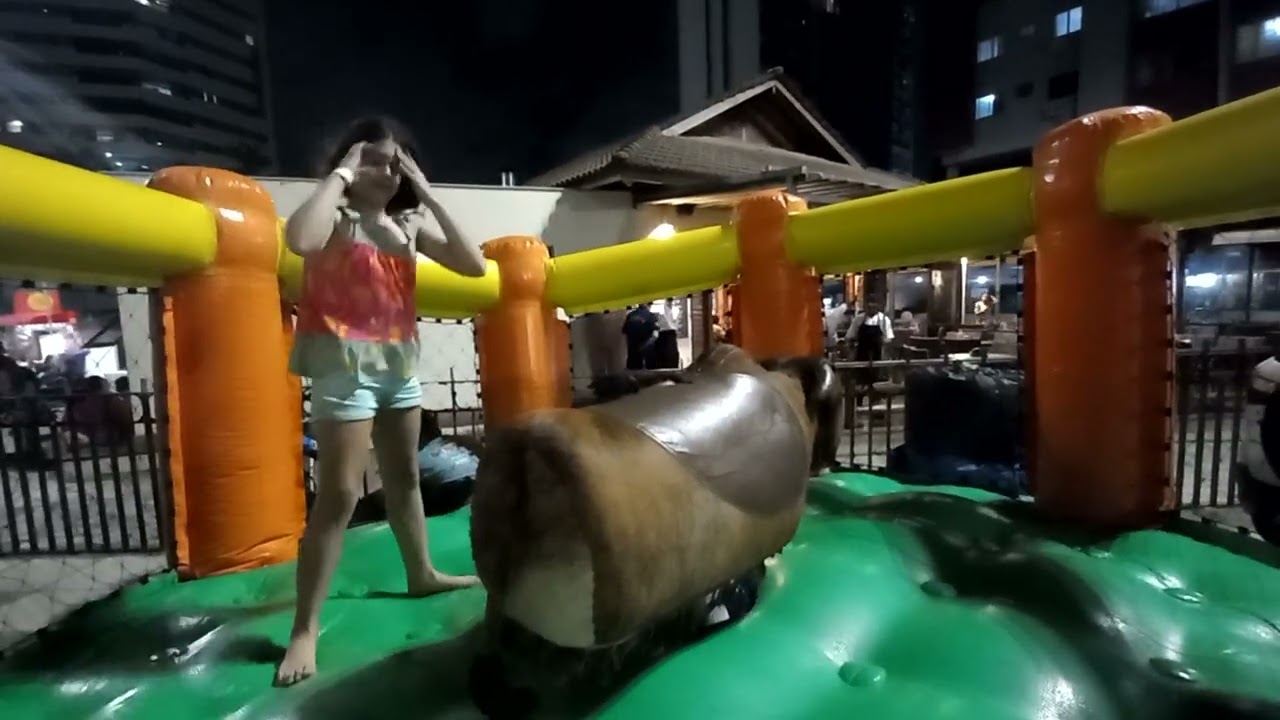 brincando no touro mecânico 2