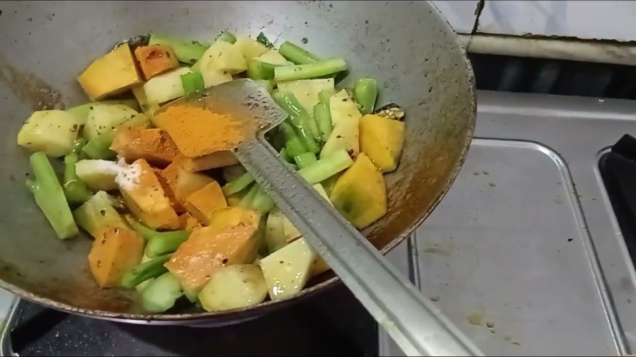 চিংড়ি দিয়ে পুঁই শাক। 