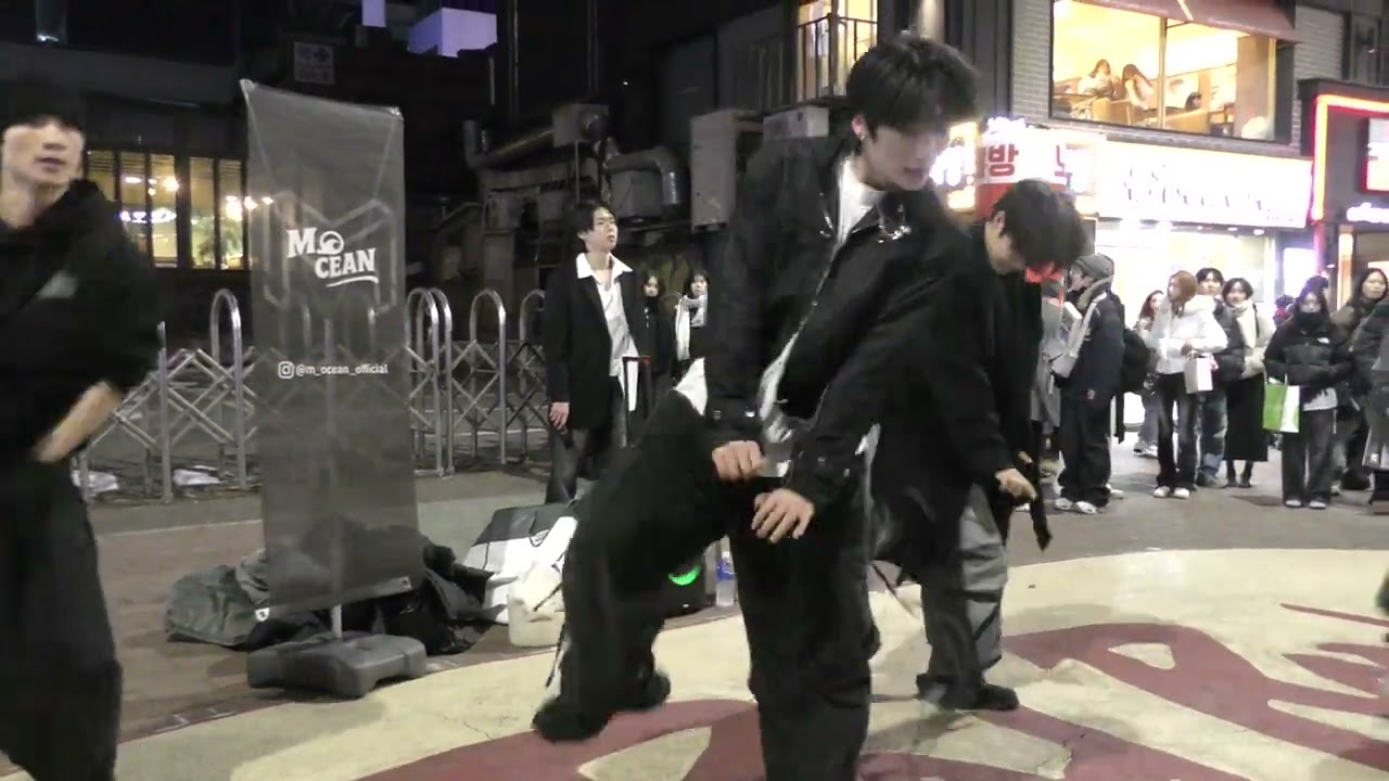 260125 Korea Kpop Dance Team mocean (모션) - Crazy Form (ATEEZ) Hongdae busking