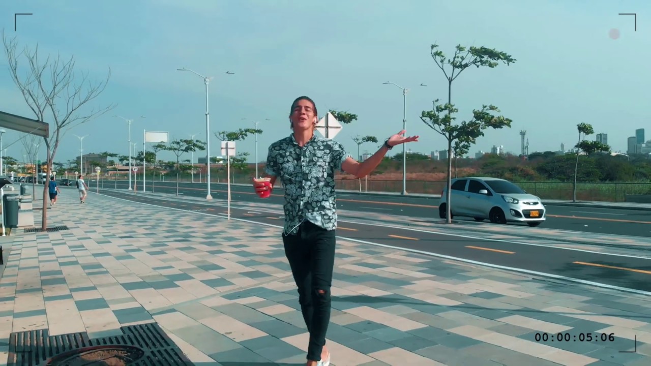Labios Rojos-  Akanny Video Secuencia Malecón del Rio