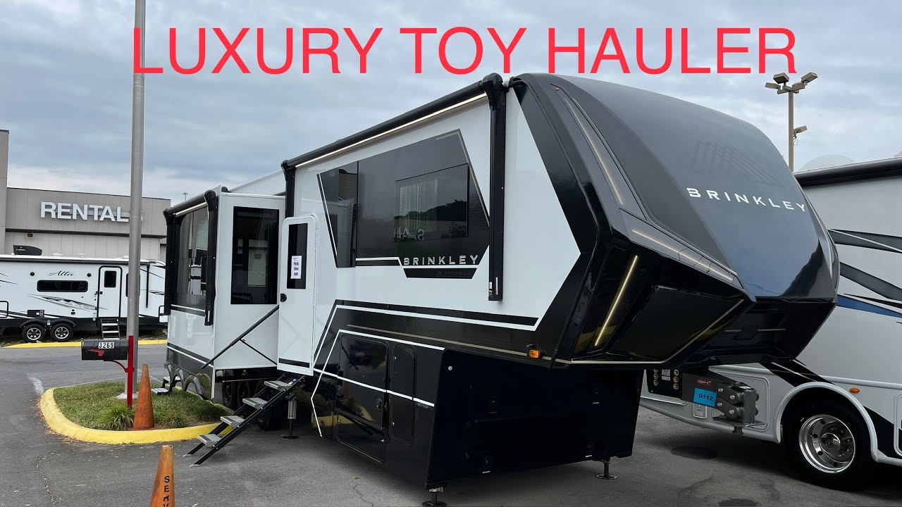 Роскошный игрушечный тягач! Brinkley Model G 3500 2024 года