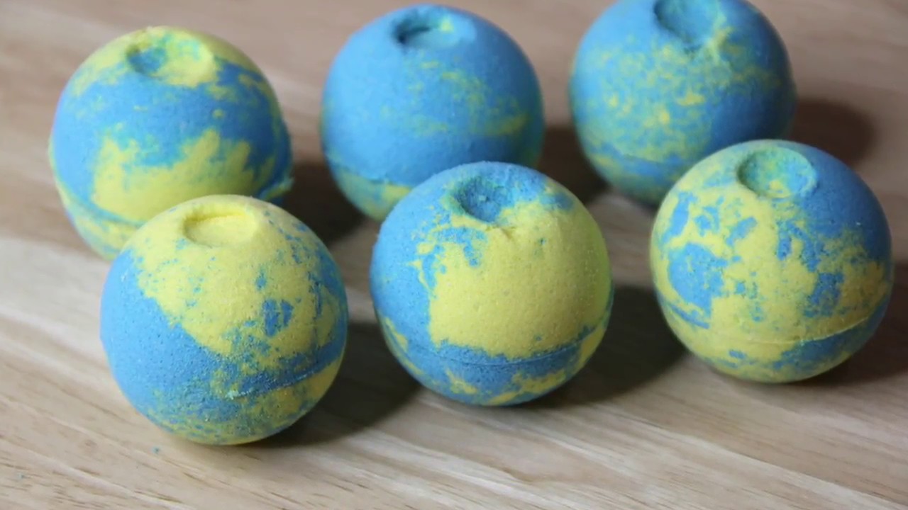 Making Multi-Colored Bath Bombs (DIY Bath Fizzies)