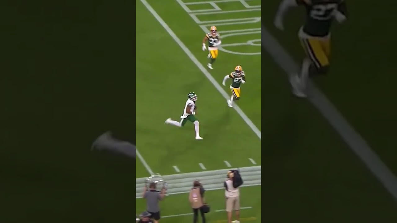 Isaiah Davis sells the route for the Justin Fields rushing TD