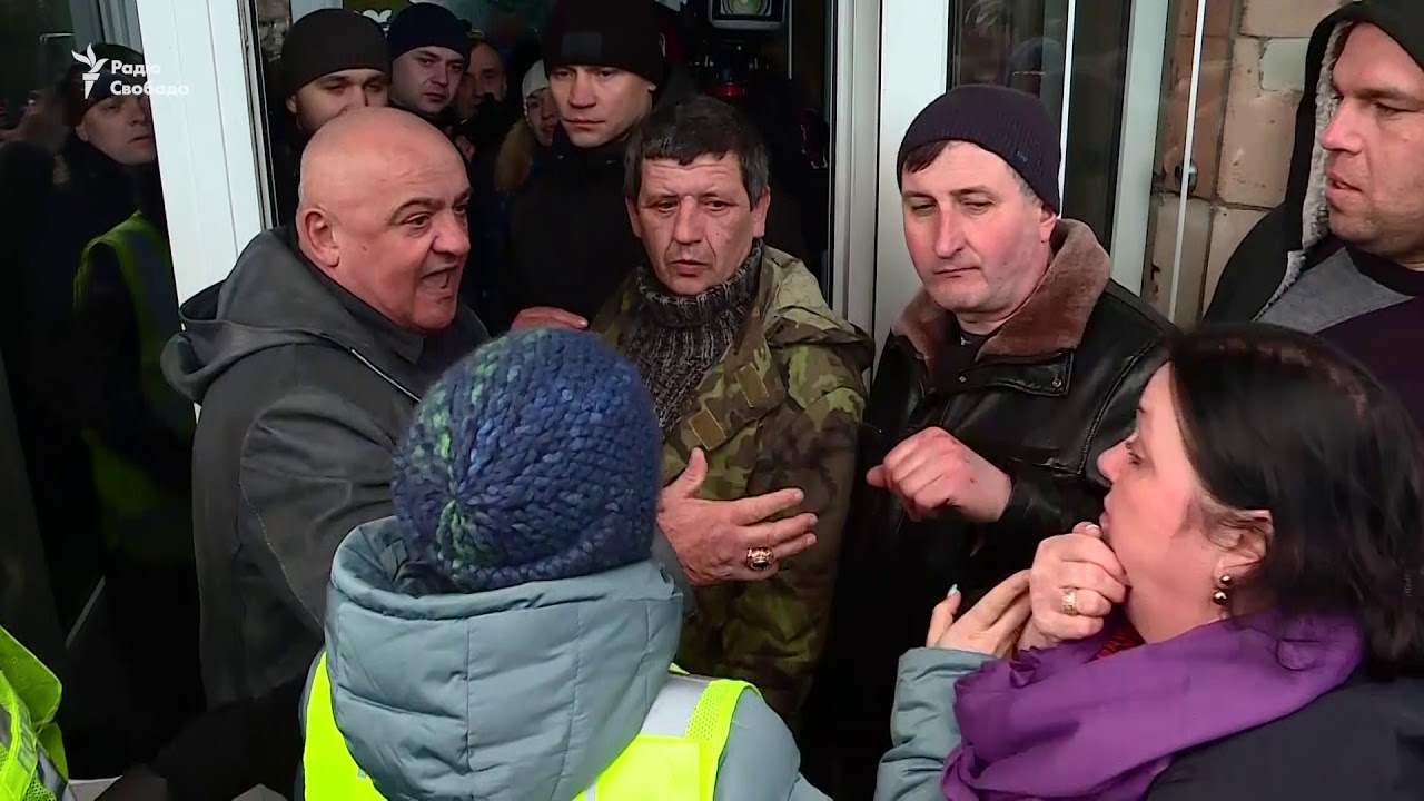 Протесты в Новых Санжарах: люди боятся распространения коронавируса в поселке