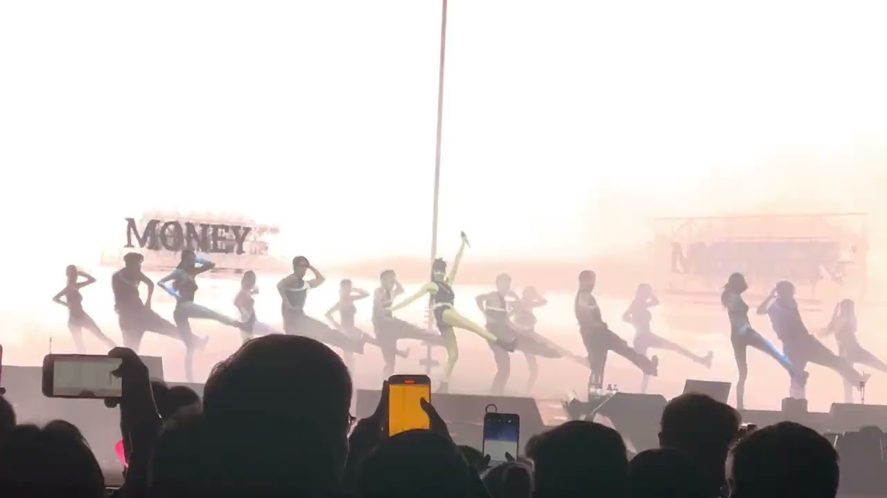 BLACKPINK Born Pink World Tour in LA DAY 2 LISA SOLO - LALISA AND MONEY