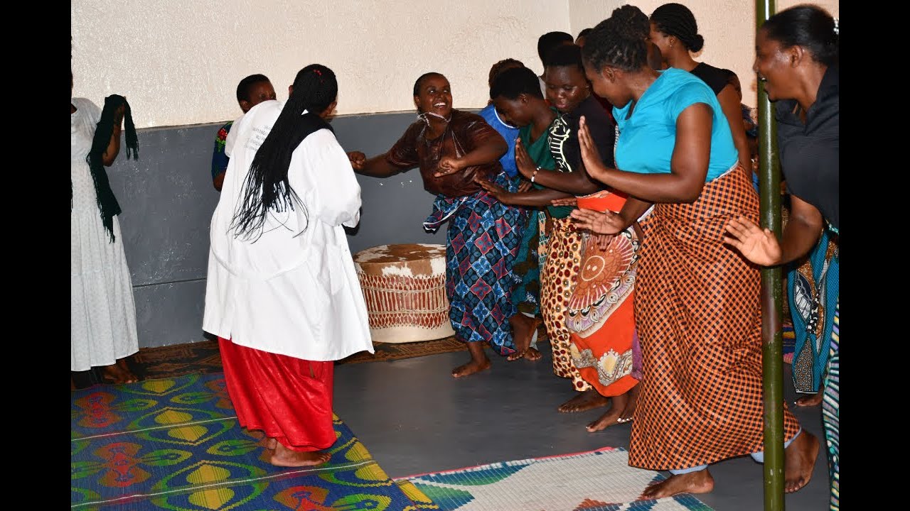 1192610025 : IREBERE IBITANGAZA BYARANZE ABATARAMIYE UMURANGI UYUMUNSI