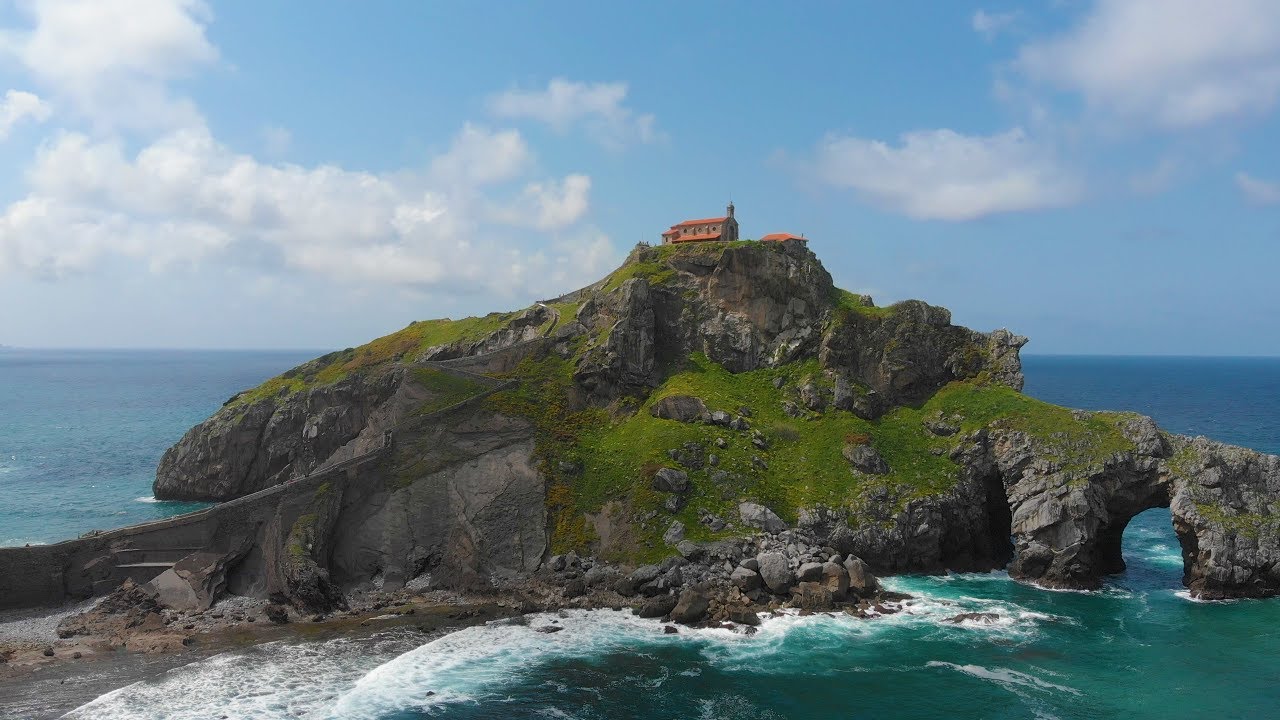 San Juan de Gaztelugatxe en Dron