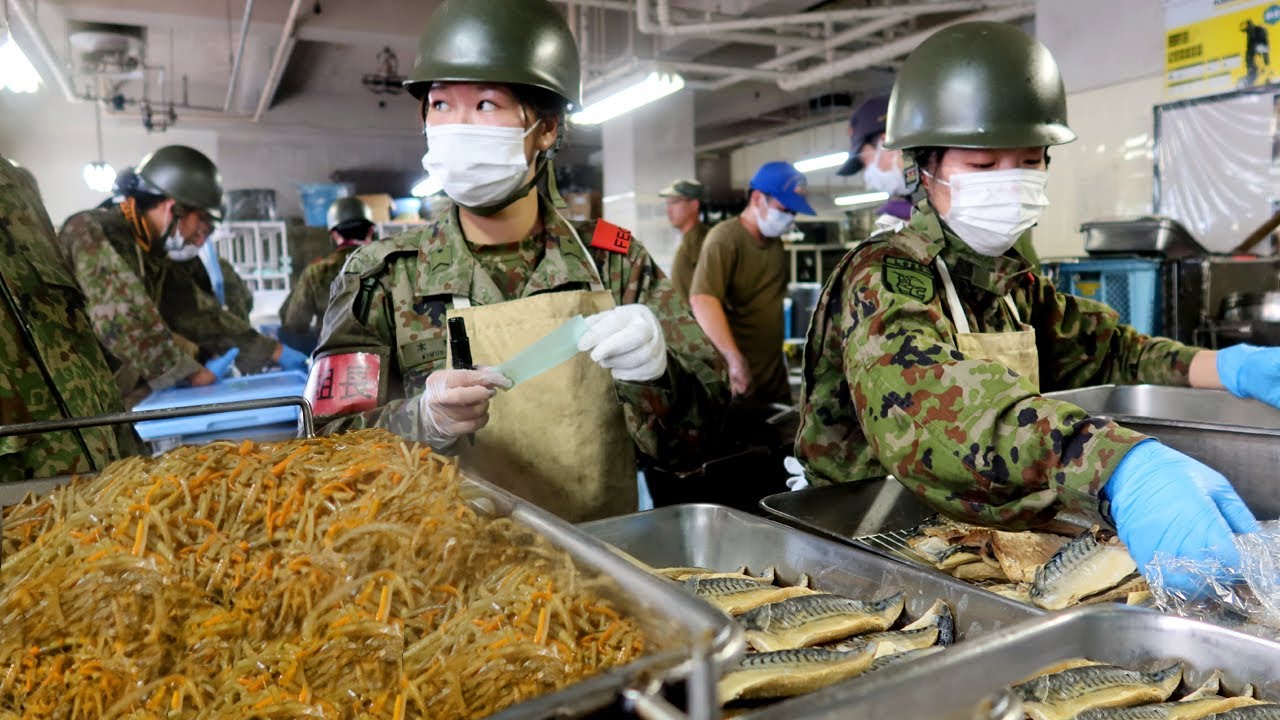 Мастера кухонной подготовки?! Подборка еды японской армии | JSDF