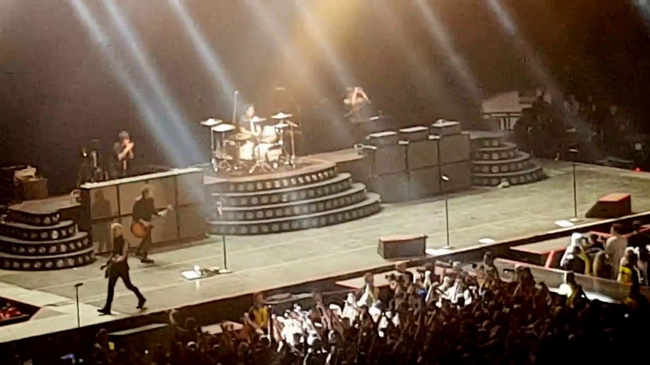 01. intro - Know Your Enemy - Green Day live @ Sheffield Arena - 03.07.2017