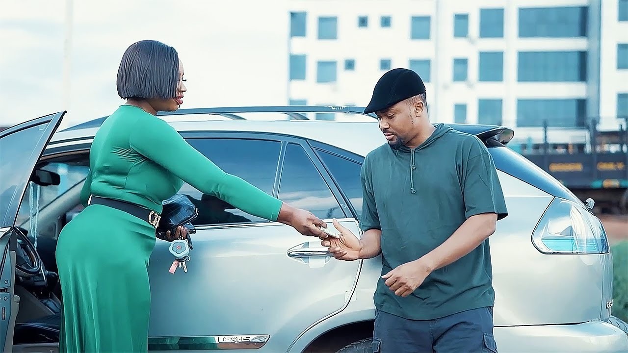 How The Billionaire's Daughter Fell In Love With The Poor Roadside Mechanic Who Repaired Her Car NG