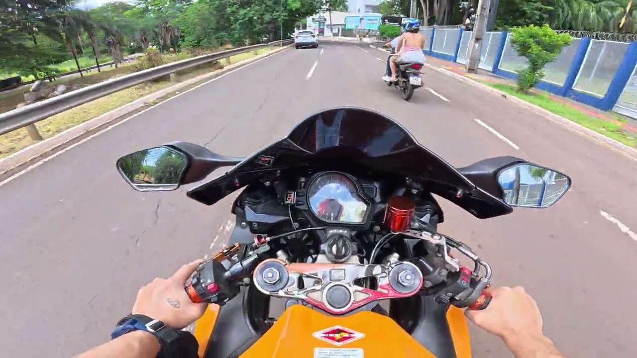 DE PIÃO COM GARUPA DE CBR 1000RR