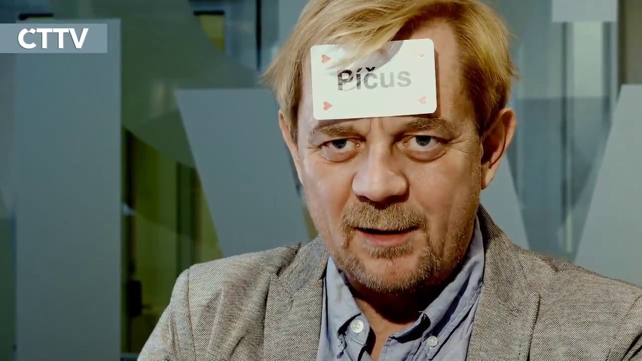 Čtvrtníček se ptá Béma: “A vy nemáte rukavice na plochý nohy?”