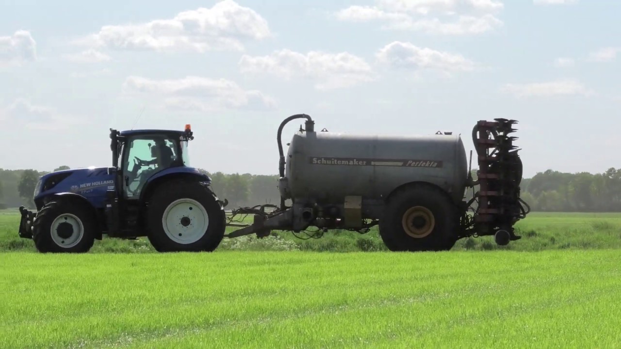 ZODEBEMESTEN MET EEN NEW HOLLAND T 7.165 S SCHUITEMAKER PERFEKTA