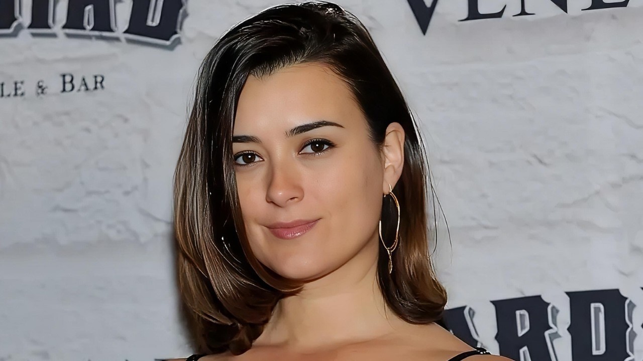 The Internet Reacts to Cote de Pablo’s New Beach Appearance