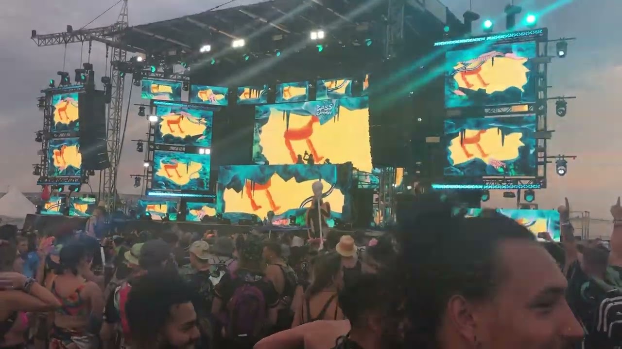 Garth Wooks TVBOO Bass Canyon 2022