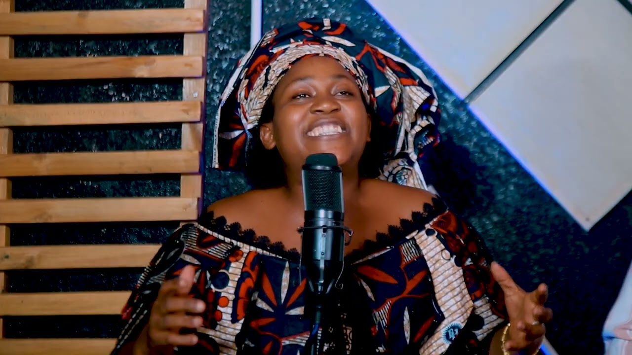 TARAMANA NATWE MU NDIRIMBO ZIHIMBAZA IMANA KANDI UWITEKA AKUGENDERERE