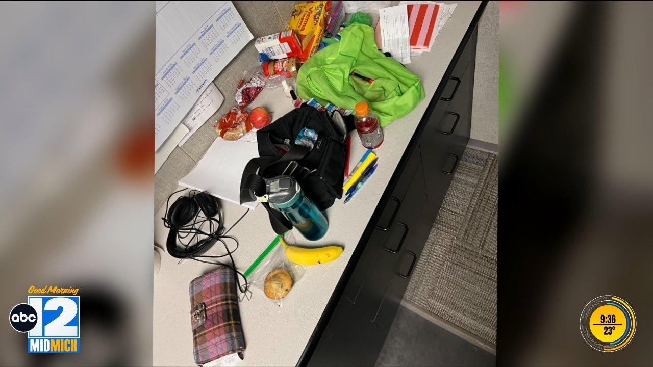 Keepin' It Real With Rachel: 'What's in Rachel's bag?'