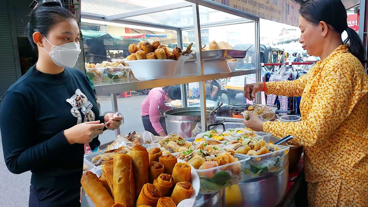 Delicious Food! Chicken Congee, Banh Sung, Waffle, Rice Noodles - Best Cambodian Street Food