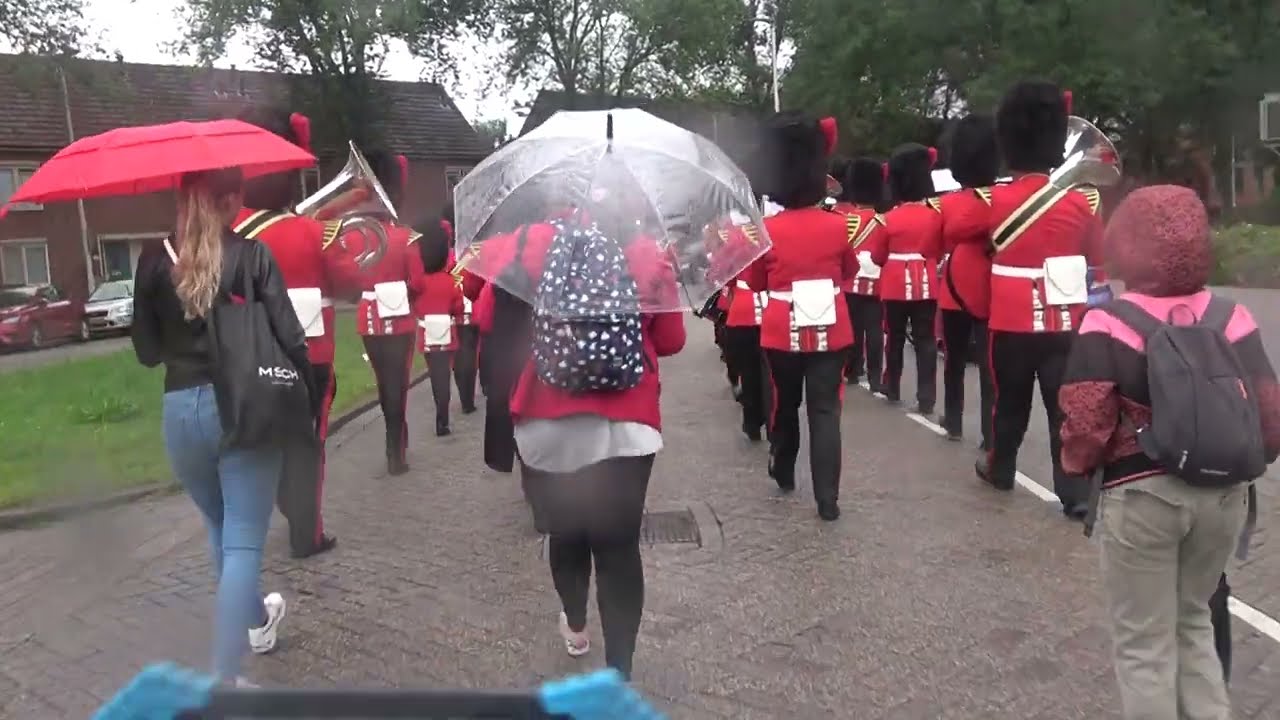 THALITA Showbrassband uit Vlaardingen In Hoogvliet Rotterdam