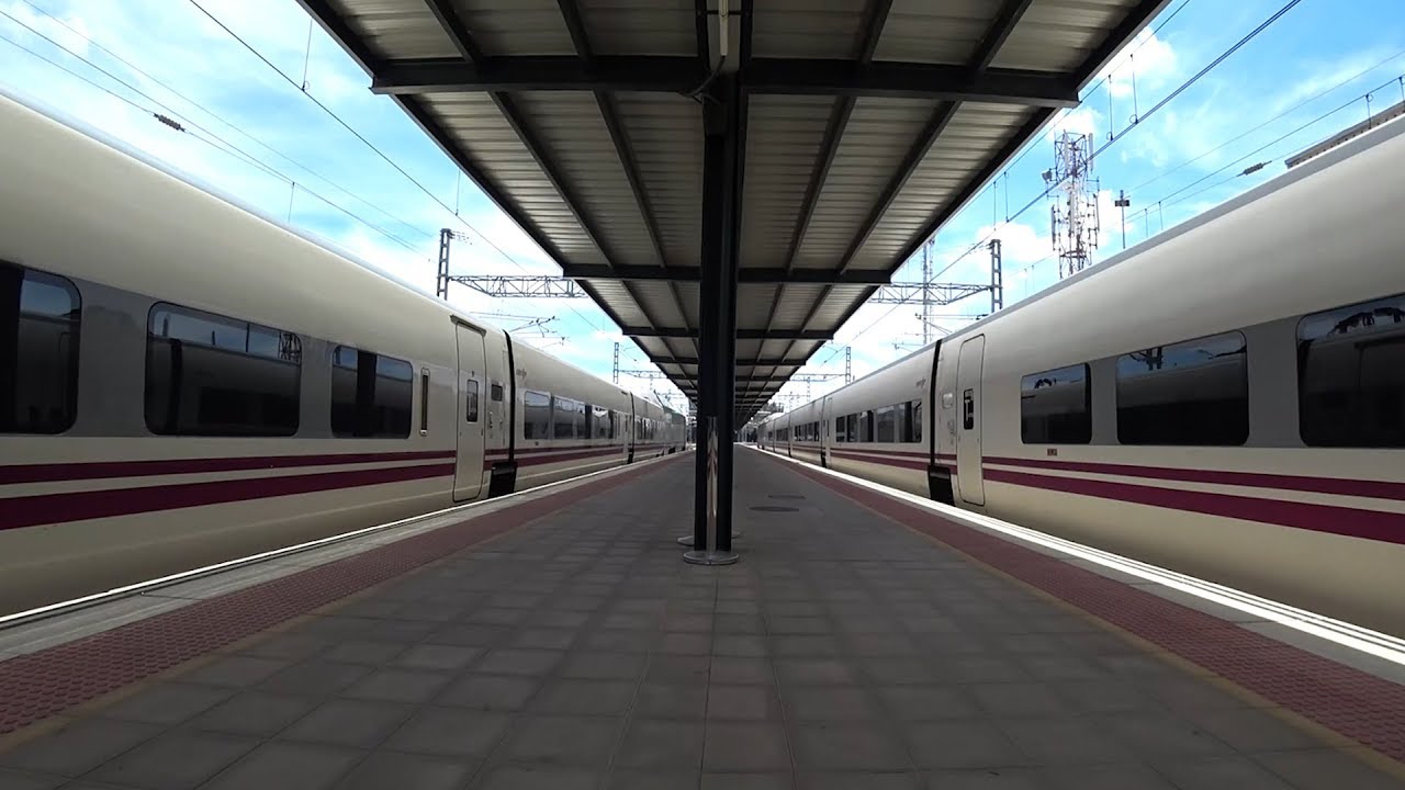 Estación Ferroviaria de León PERSPECTIVAS Talgo Renfe 130 112