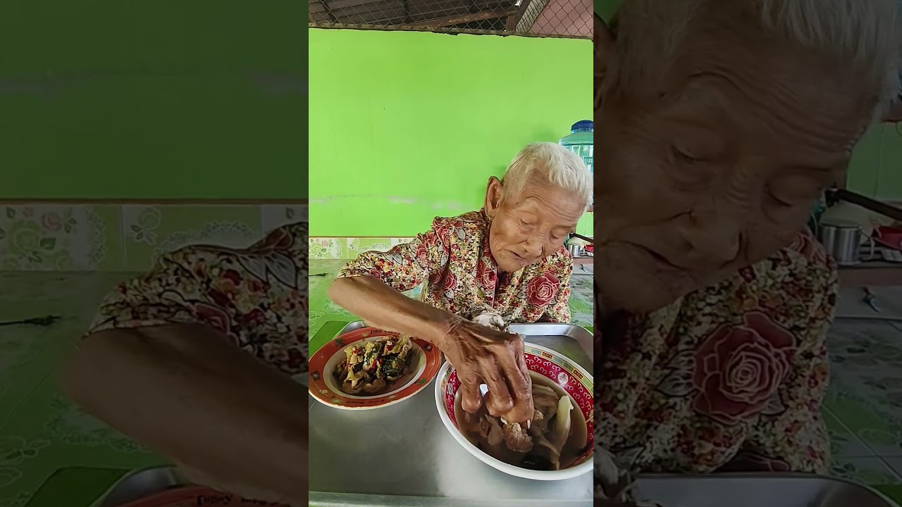 คุณยายกินข้าวกับต้มปลา #buapan  #food  #เมนูอาหารบ้านๆ 