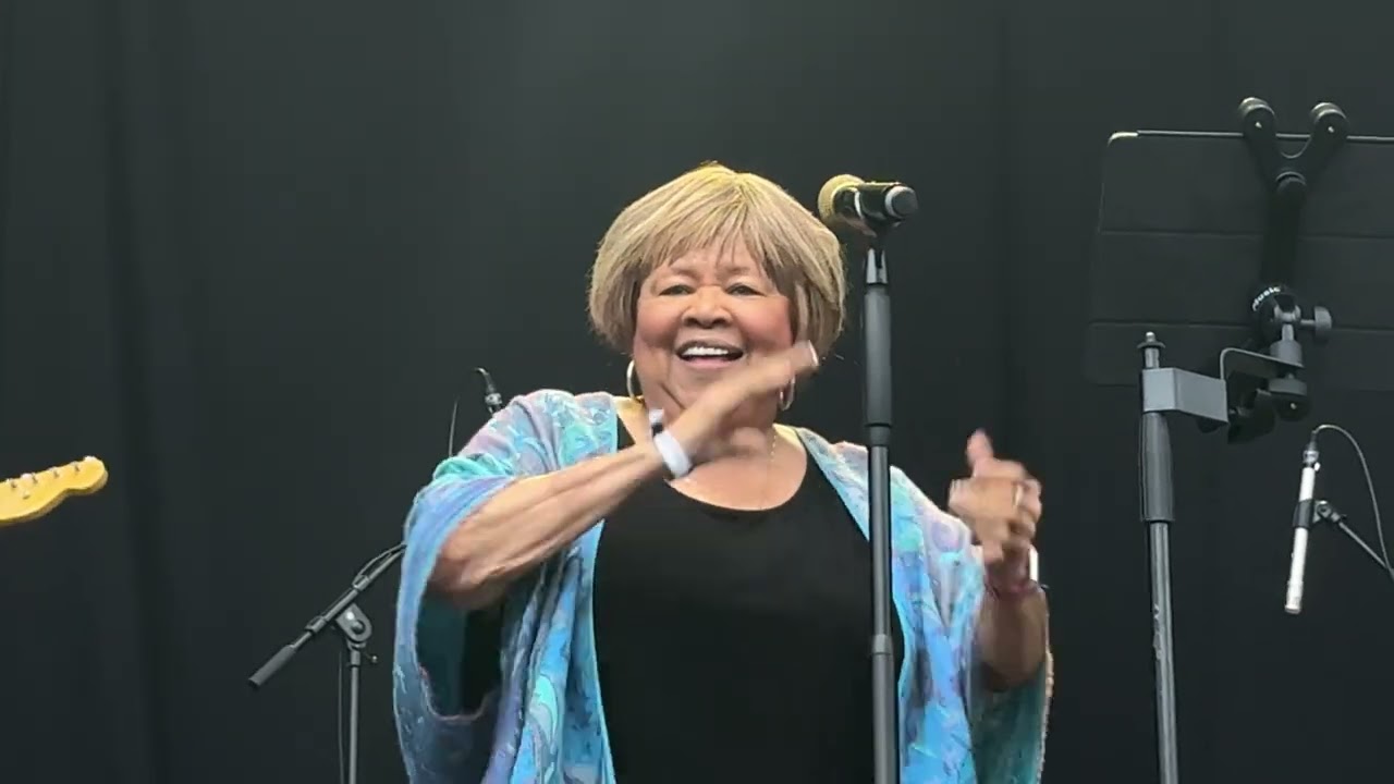 MAVIS STAPLES 