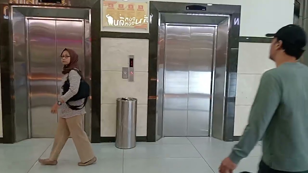 2 Hyundai Traction scenic elevator at BCS Mall Batam center 