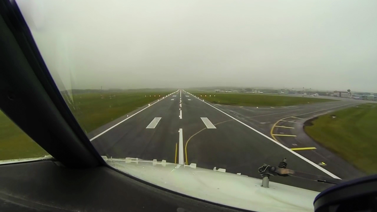 Boeing 737-800WL Cockpit Landing at Vilnius Airport