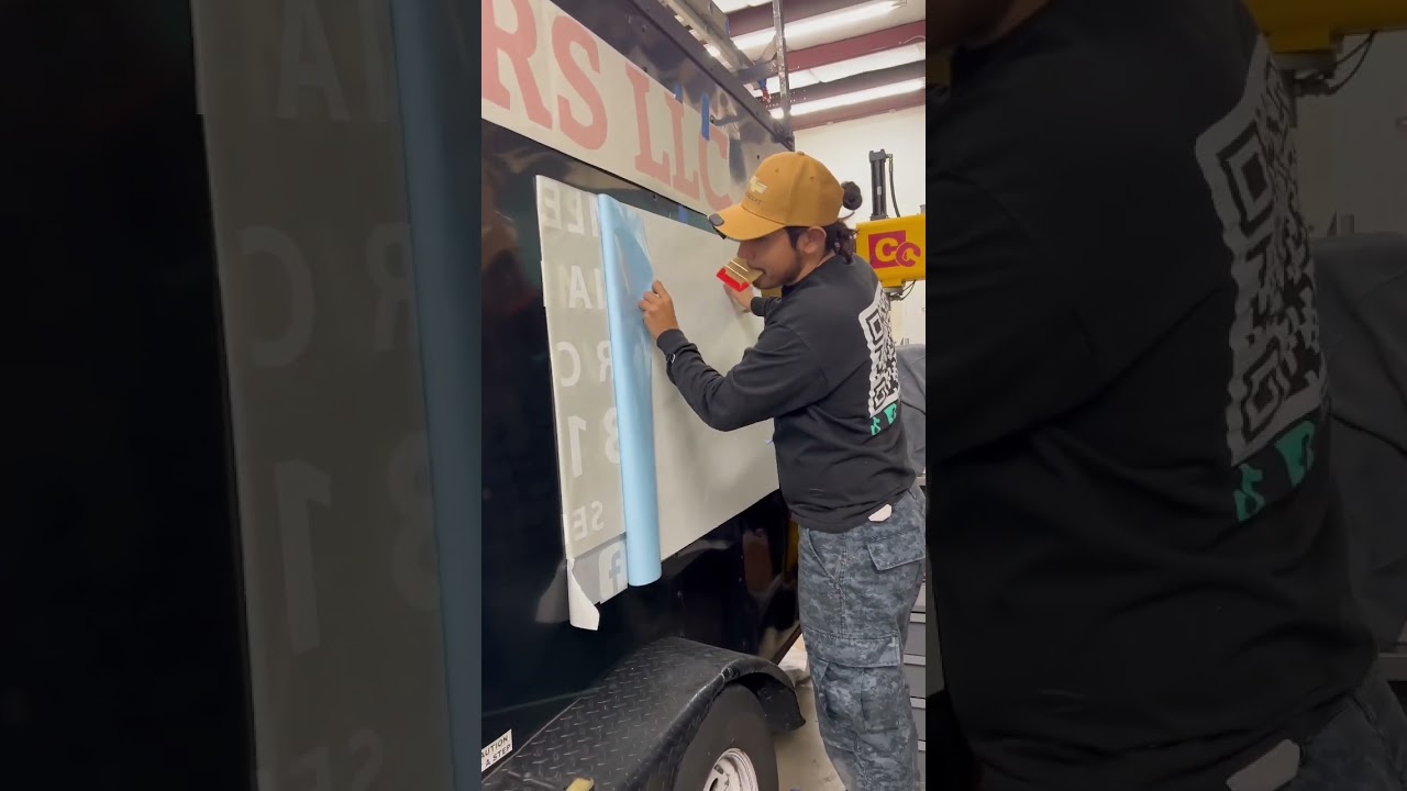 Vinyl lettering installation on trailer #signshop #carwrap