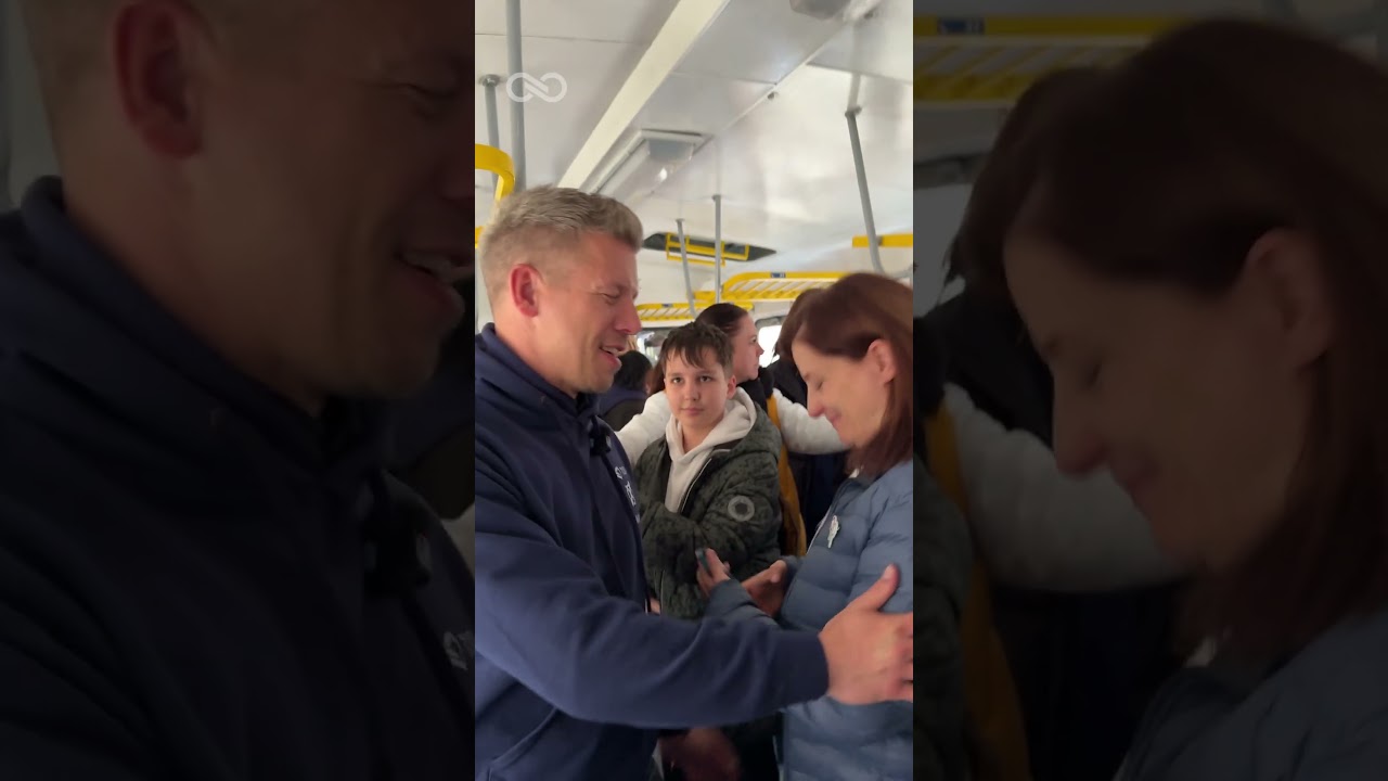 A vonat nem v&aacute;r&hellip;🚃🚃🚃